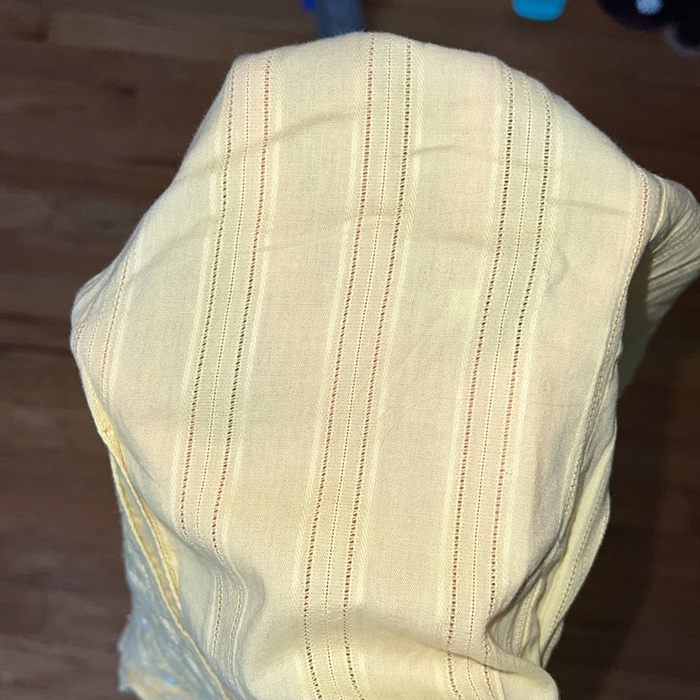 Abercrombie and Fitch yellow tank - Picture 6 of 7